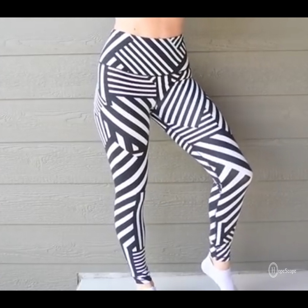 ISO Victoria’s Secret patterned knockout leggings